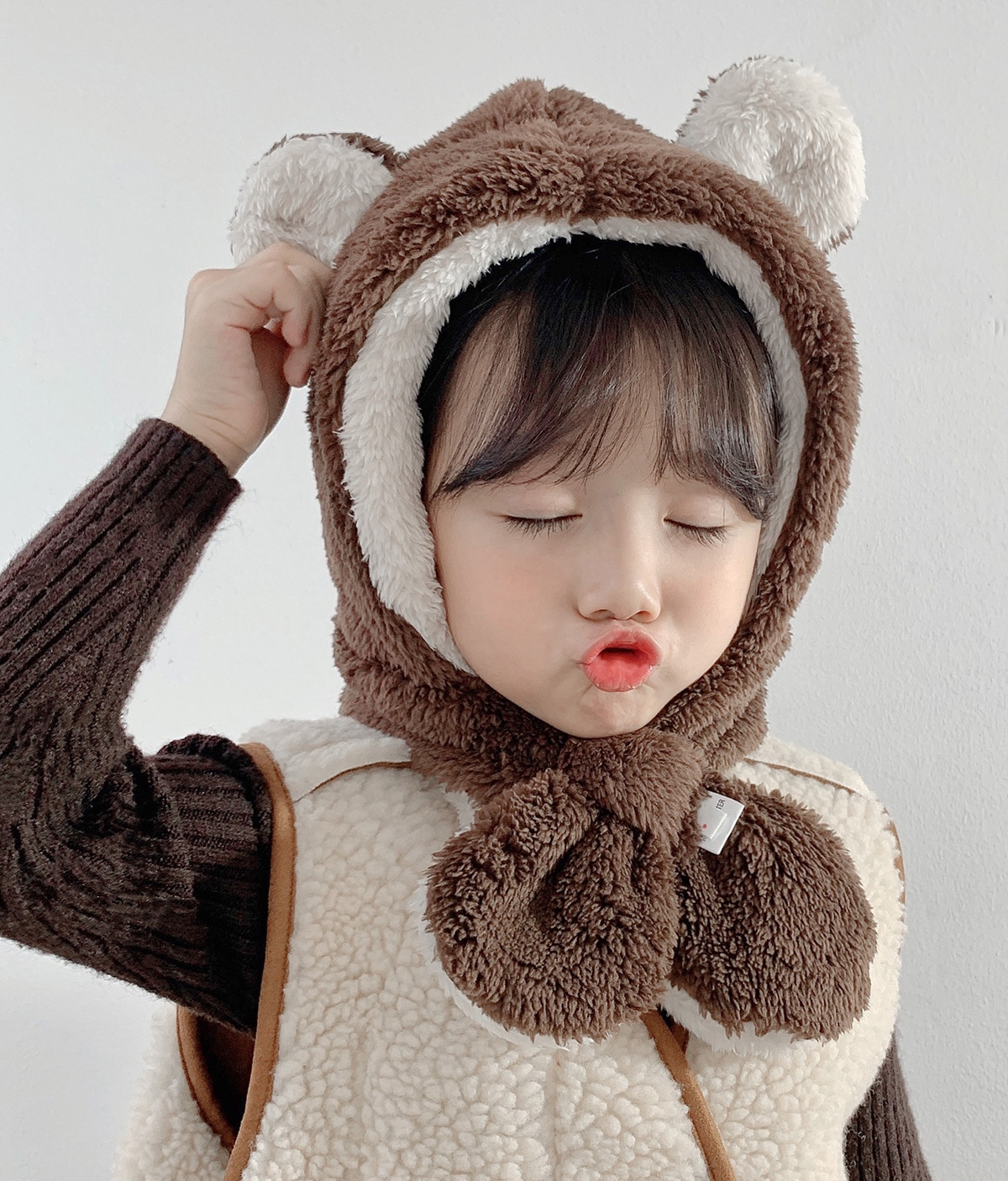 顽皮好看的小女孩