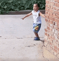 一位风度翩翩的少年向你走来了，没错，他就是全村最靓的仔