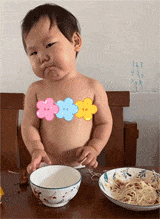 宝宝模仿爸爸喝醉后吐酒的样子，真的是太真实了