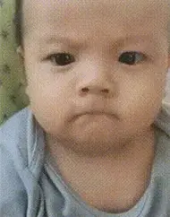 宝贝生气的样子还挺可爱，小小的人儿也有大大的脾气