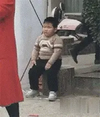 舞魂附体的小男孩，随时随地都能秀一段舞姿