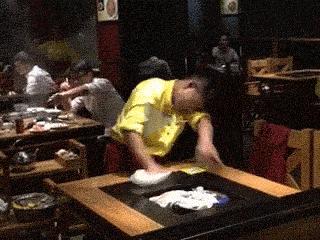 什么叫熟能生巧？擦桌子也能擦出高级的花样