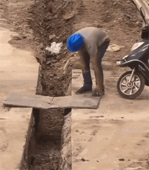 给你机会不中用啊！三轮车开车技术不太行