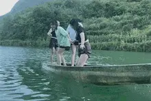 说好的一起跳水呢？终究还是最后一个承担了所有的痛
