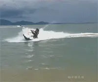 玩冲浪时到岸边直接卸货，就是屁屁摔得有点疼