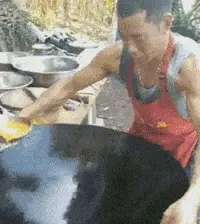 抡起大铁锅炒鸡蛋的大厨，这个只有高手才能做到