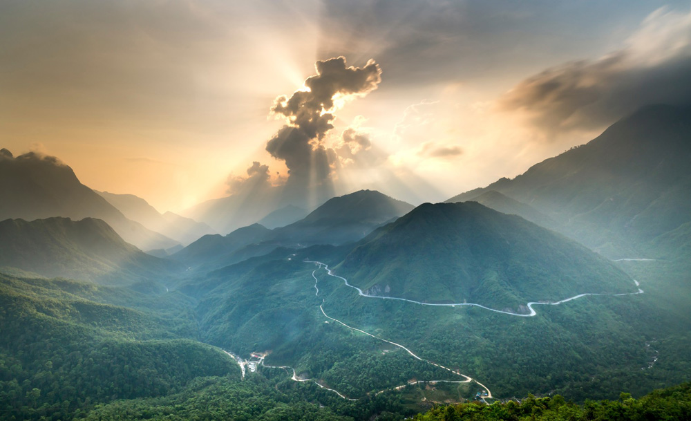 难得一见的乌云遮阳景象