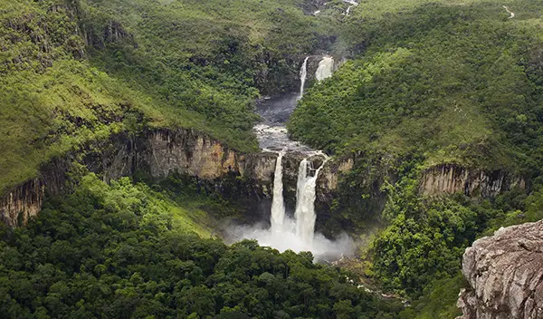 藏在峡谷里的银河落九天