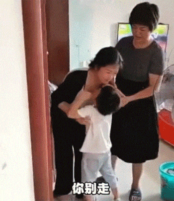 留守儿童的离别心酸谁能弄？只要妈妈不要钱