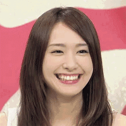 笑起来真好看的美女