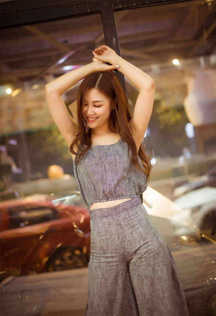 美女开心的样子也很美