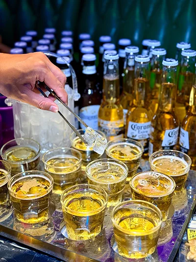 啤酒加冰喝才更爽，今夜必须喝到位