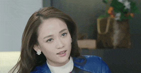 美女给你一个挑逗的眼神
