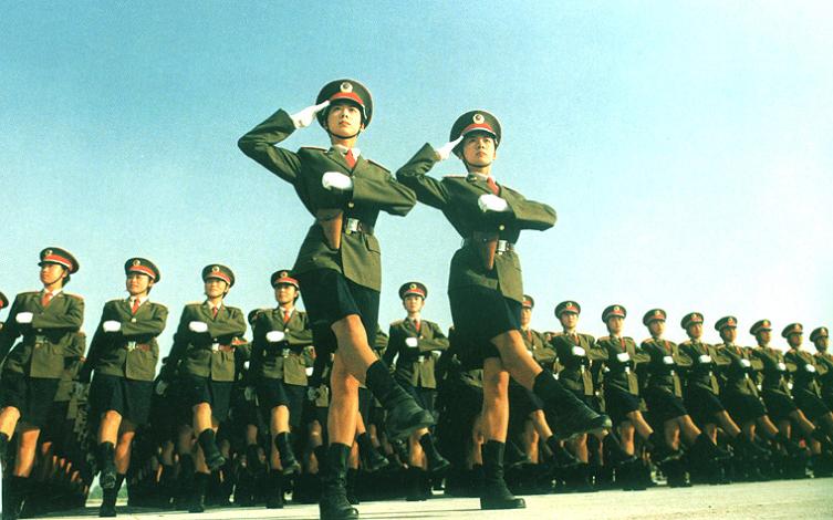 巾帼不让须眉，致敬中国女兵
