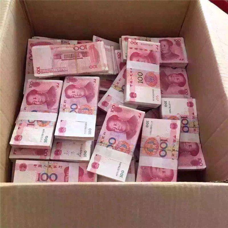 这一纸箱子的钱可以买套房了吧