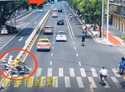 骑电动车闯红灯出事故，造成两人受伤