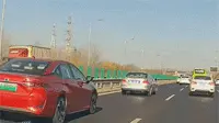 开车必须保持安全距离，不然很容易造成追尾事故