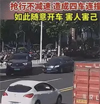 小轿车违法变道，抢行还不减速，如此随意害人害己