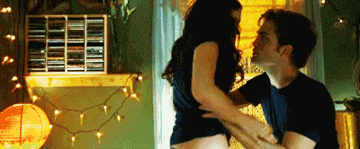 热情似火的外国情侣