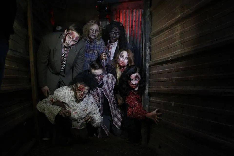 一群可怕的丧尸出没，猜猜能不能吓死你