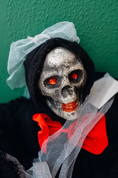 打扮逼真的骷髅新娘，她敢嫁，你敢娶回家吗