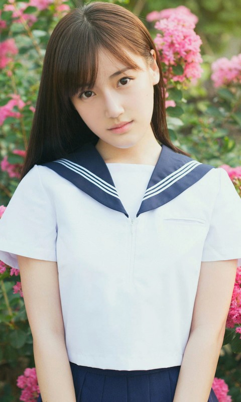 校园里的清纯少女