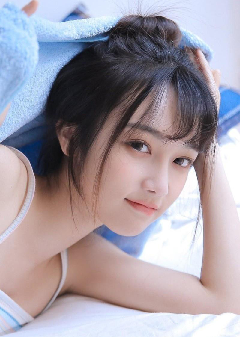 漂亮宝贝的夏天自拍照
