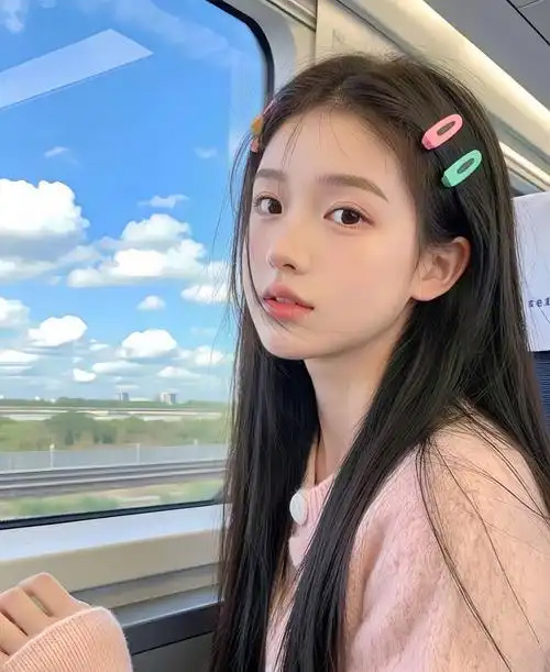 高铁上偶遇让人心动的漂亮女生