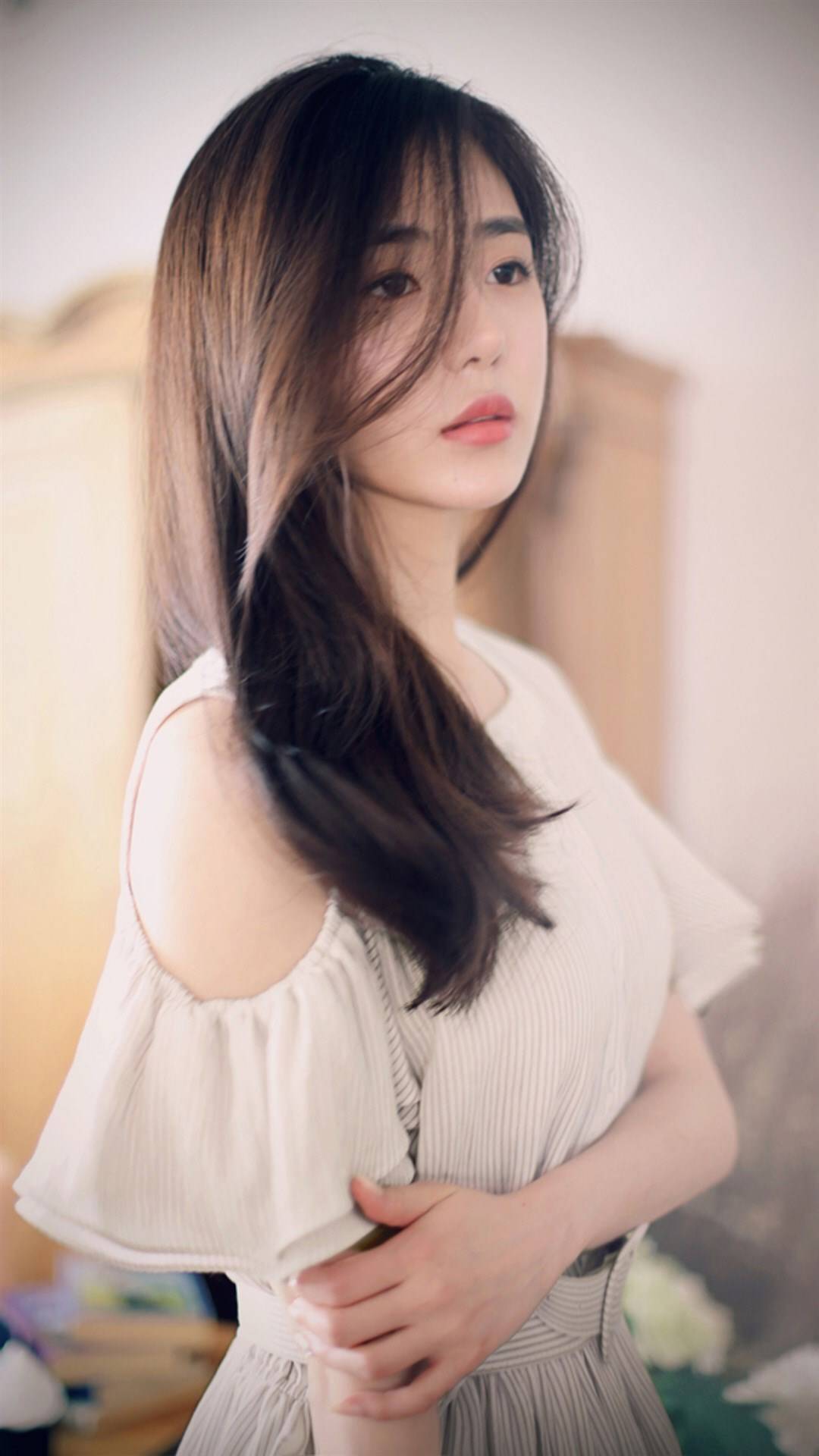 性感妩媚的长发女子