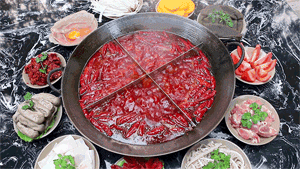 滚滚冒烟的红油火锅