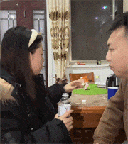 老婆套路老公玩魔法小游戏，沉浸式喷水现场笑不活了