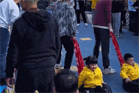 幼儿园举办的亲子互动游戏，真是好玩又好笑