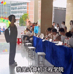 大一新生另类的报到方式，一个人让一群人低头