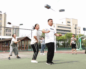 男女搭配，跳绳不累