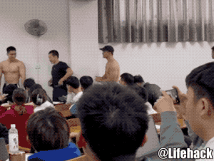 一群猛男上场，大家该尖叫了