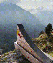 骑摩托车冲上天空，真是刺激的极限运动