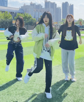三位美女齐跳赵四经典的爆笑尬舞