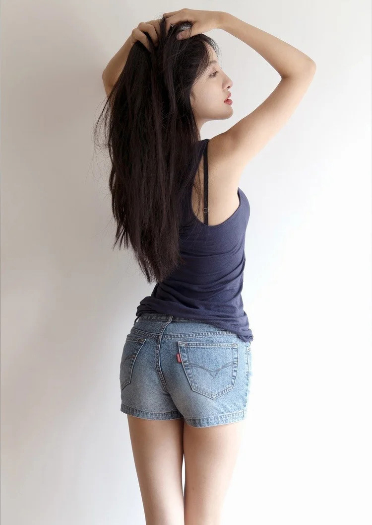 身材苗条的美女背影照片