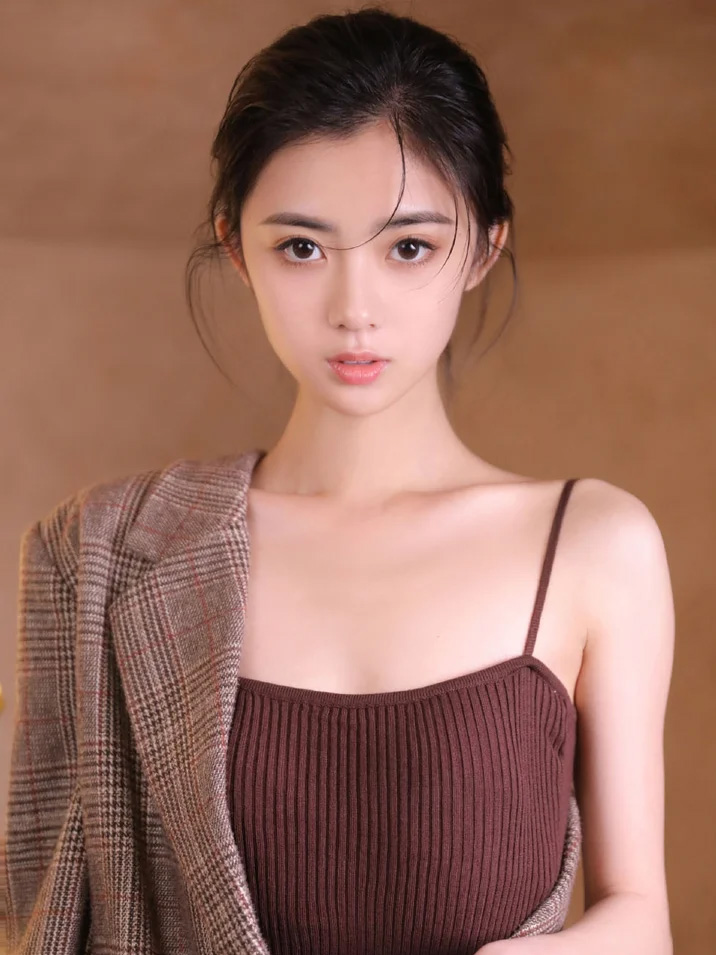 楚楚动人的美女香肩诱人照