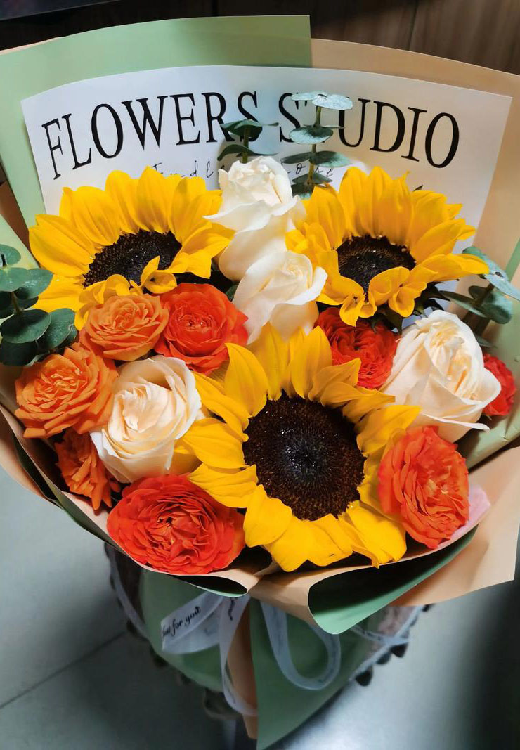 向日葵与玫瑰，是不褪色的热烈