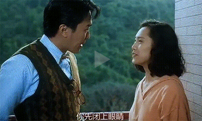 周星驰在剧中大胆亲吻女主的图片