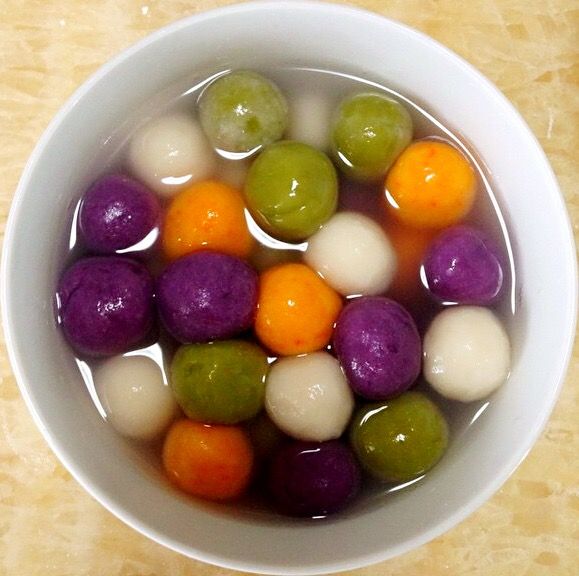 请你尝尝五颜六色的汤圆味道